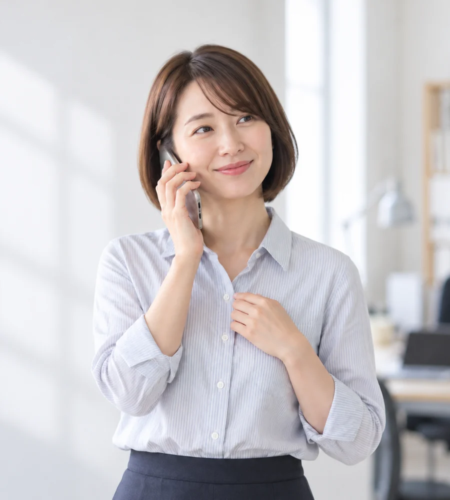 해운대 개인돈 일수 상담을 휴대전화로 안내받는 고객